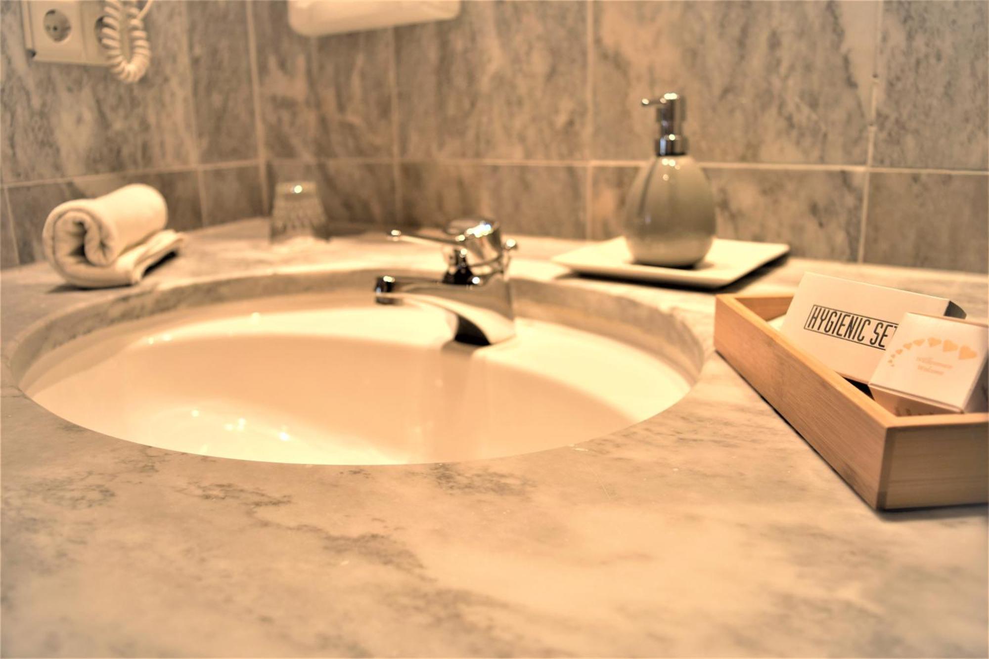 Hotel Zum Braeu Киндинг Екстериор снимка